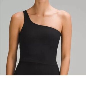 LULULEMON crop tank top with strap keyhole in back!